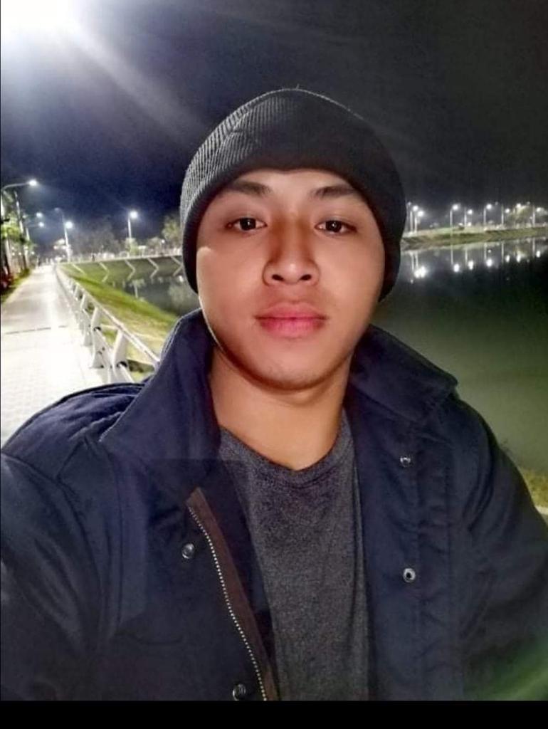 Htetlyanwin9's tweet photo. ပင်လည်ဘူးတိုက်ပွဲတွင် ပြည်သူ့အတွက် အသက်ပေးသွားသော CDM ပြည်သူ့ရဲဝန်ထမ်း ကိုမျိုးသန့်ဇင်ဟိန်းဖြစ်သည်။

ကောင်းရာဘုံဘ၀ရောက်ရှိပါစေ အကိုရေ

အလေးနီပြုအပ်လိုက်ပါသည်။ 

People's Defence Force Myanmar https://t.co/oj5rEliunt