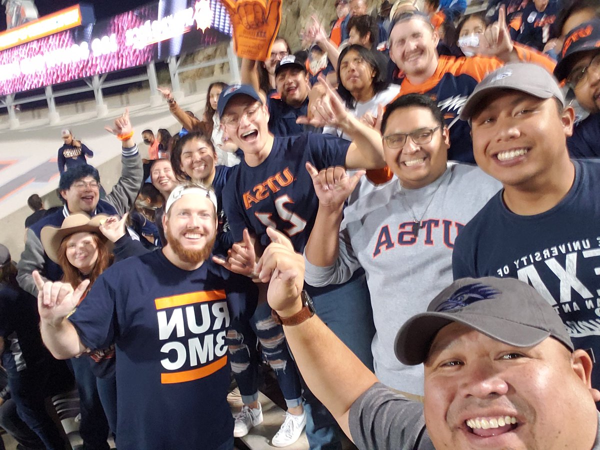 buenonate's tweet photo. #210TriangleOfToughness #utsafootball #UTSAvsUTEP
Great win against Utep! The crowd was lit! https://t.co/0wpOJynHbE