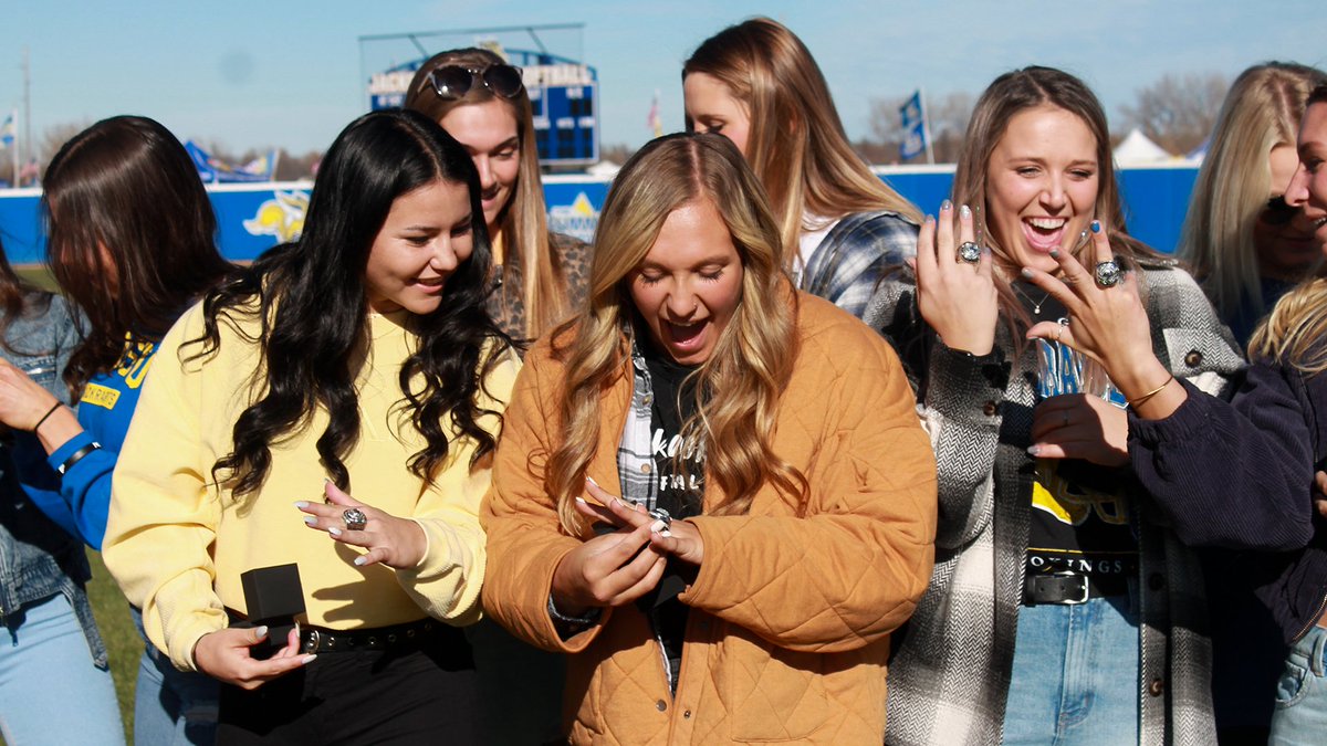GoJacksSoftball's tweet photo. Got our 2021 championship rings yesterday 🤩

#GoJacks 🐰 https://t.co/prqebKhfvd