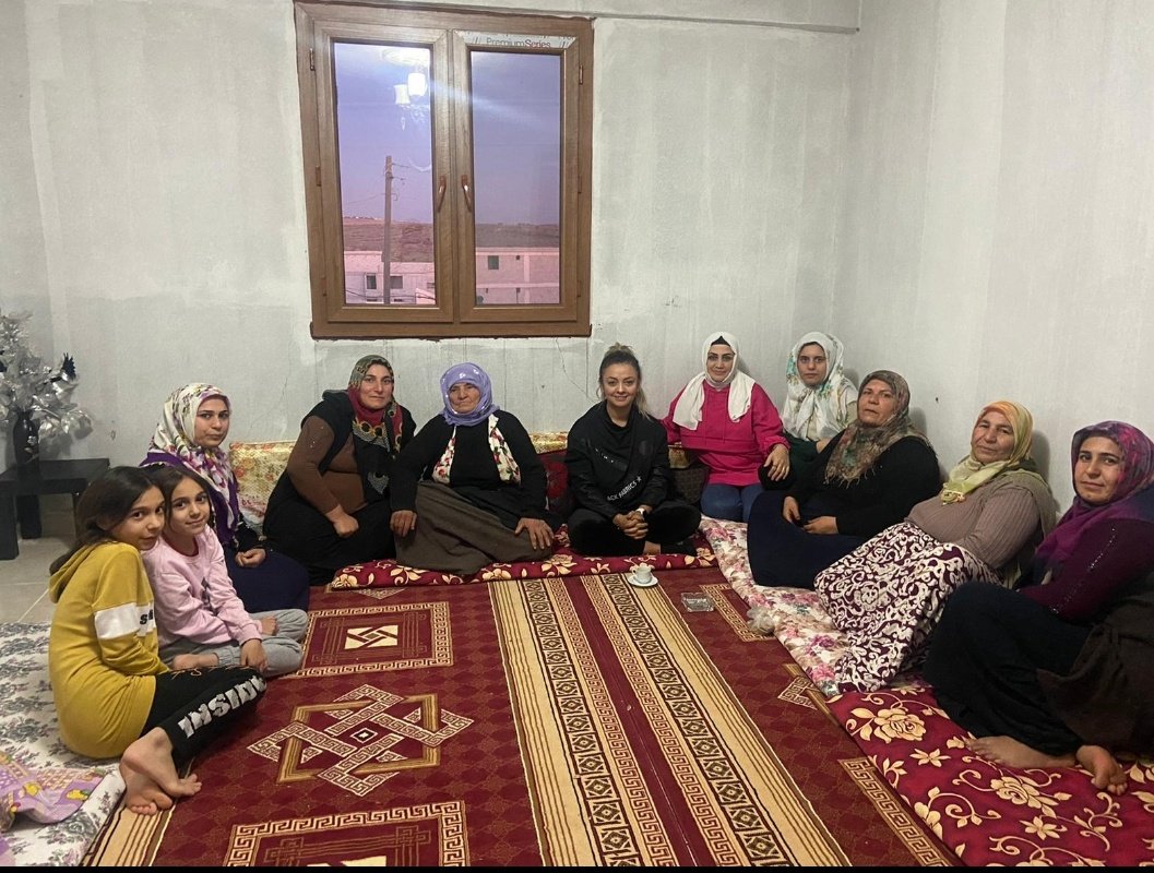 surfakadinda's tweet photo. Ev ziyaretleri kapsamında İl Kadın Çalışmaları Başkanımız @TulayAslanUgrlu 'Belören' kırsal mahallemizde ev ziyaretinde bulundu.
@elifesendeva @devapartisi 💧🌱 https://t.co/KLKvNe5NTu