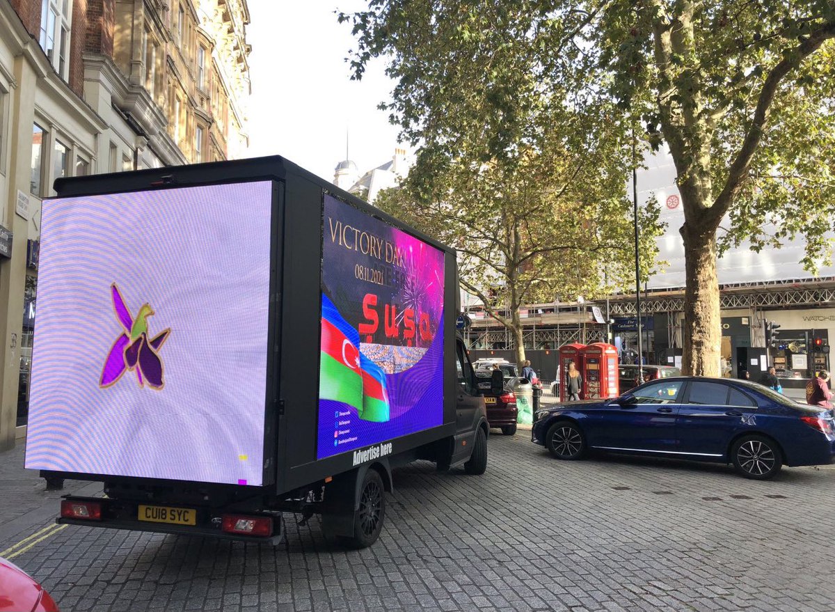 FarahG777's tweet photo. #London streets today. 

Echoing the joy of the 1st anniversary of the Victory Day of #Azerbaijan. 🇦🇿

#ZəfərGünü https://t.co/paIp0LzeuK