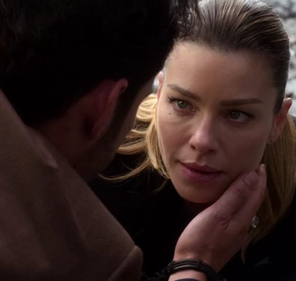 partnerstillend's tweet photo. The way he so sweetly holds her face, he was so worried that she's probably hurt, I love one protective boyfriend https://t.co/tX4gglSP9X