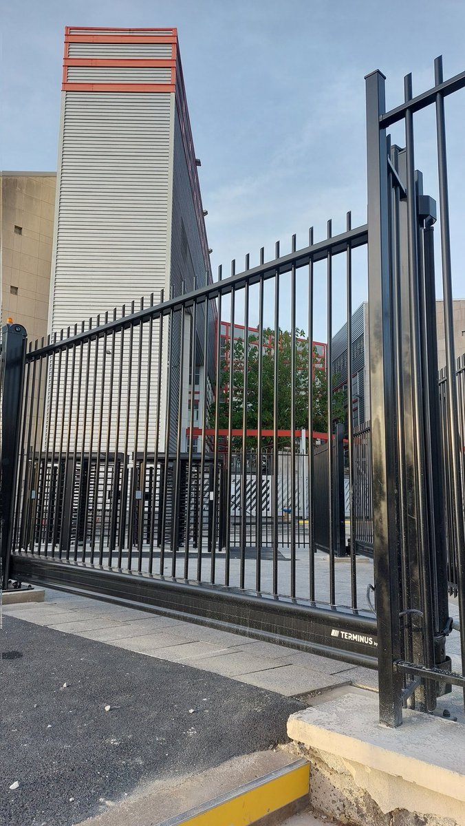 cvl_malraux60's tweet photo. Certains ont beaucoup travaillé pendant ces vacances.
#travaux #parvis #aménagement #portails #tourniquets #sécurité #sécurisation #lieudevie #accespersonnesamobilitereduite
futurs #espacesverts. Un bel espace qui se dessine.
Bonne rentrée à tous.
@hautsdefrance @AcAmiens https://t.co/U5X5TxEGar