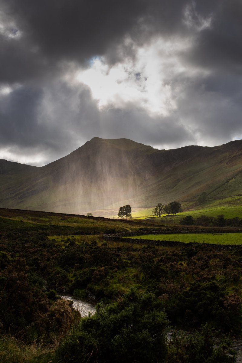 adamFAZakerley's tweet photo. Please share a like on my Facebook page ❤️
https://t.co/WmYuvmvipw
@Cumbria_Lakes @lakedistricthub @theldwalker @images_lake @Lake_DistrictTG @Lakelands @lakedistrictnpa #LakeDistrict #photography #photograph #photooftheday #RETWEEETME #lightandland #hike #Britain https://t.co/y8ZYS7CaF1