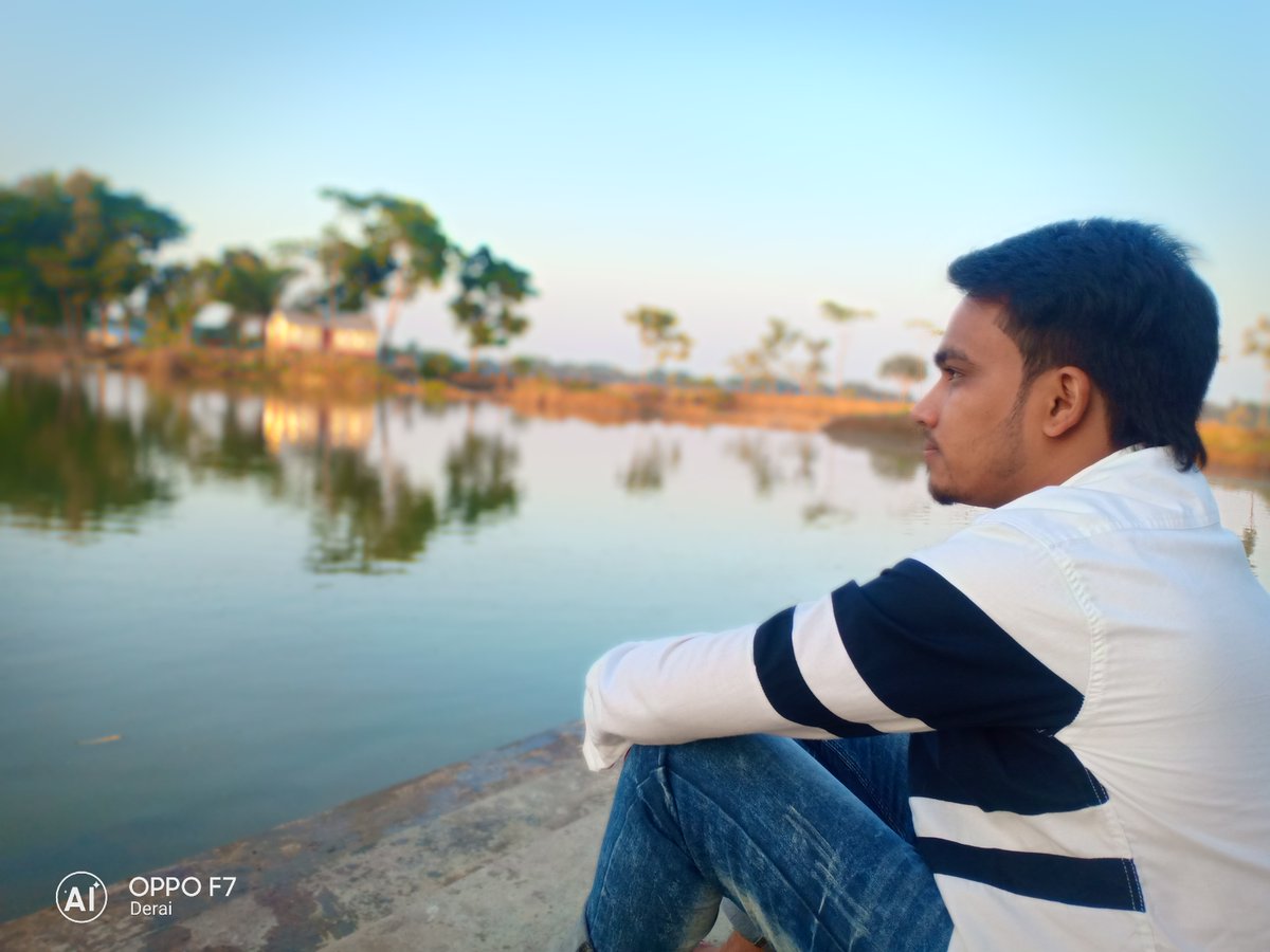 dmtoper's tweet image. sitting on the bank of pond😎😎
#naturalbeauty #sunshine #eveningmood