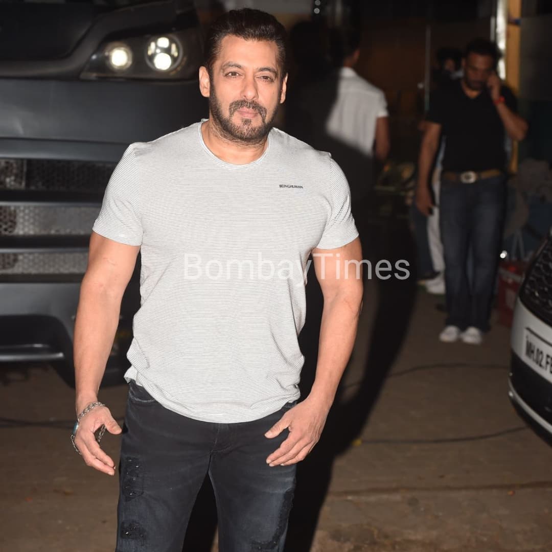 inshaammu's tweet photo. @BeingSalmanKhan gets clicked as he promotes 'Antim' in the city! https://t.co/d6SS7brvSQ
