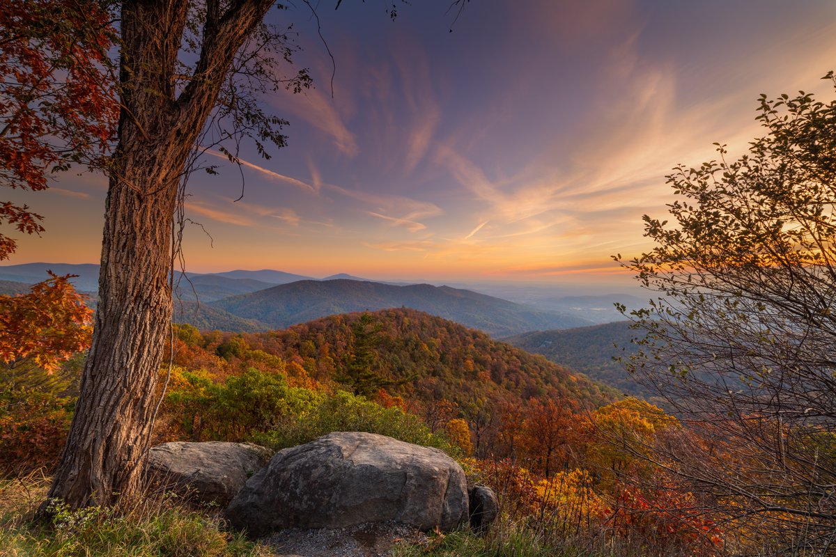 AdamBagun's tweet photo. Fall sunrise from Buck Hollow Overlook in @ShenandoahNPS @capitalweather @JimCantore https://t.co/KSUiRtwG2p