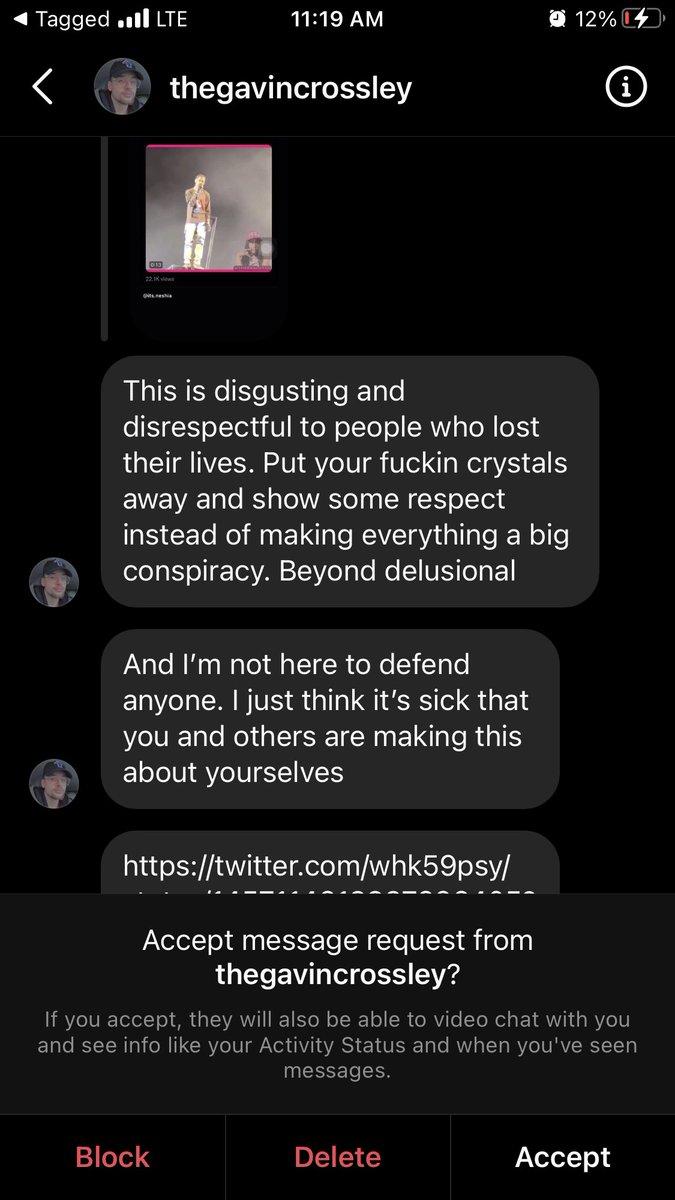 itsneshiaaa's tweet photo. Y’all make up anything and fight for people that don’t even know you exist..no matter what clip it’s all the same , people loosing their lives and no one stopping anything.the paramedics , police , security stage managers , and all #TravisScott #canceltravisscott #ASTROWORLDFest https://t.co/bE2XkEDGKN