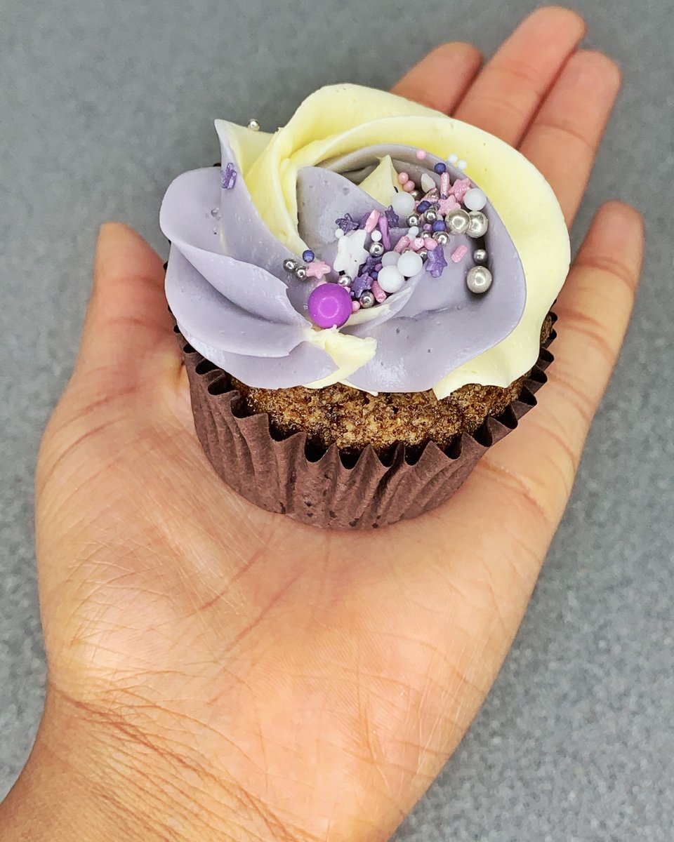 LuchiBakes's tweet photo. Send us a DM to order @luchibakes @smallbizsatuk #LuchiBakes #Quarantine #Baking #business #cake #SmallBizSatUK #shoplocal #supportsmallbusiness #BLM https://t.co/G9SR6CJdit