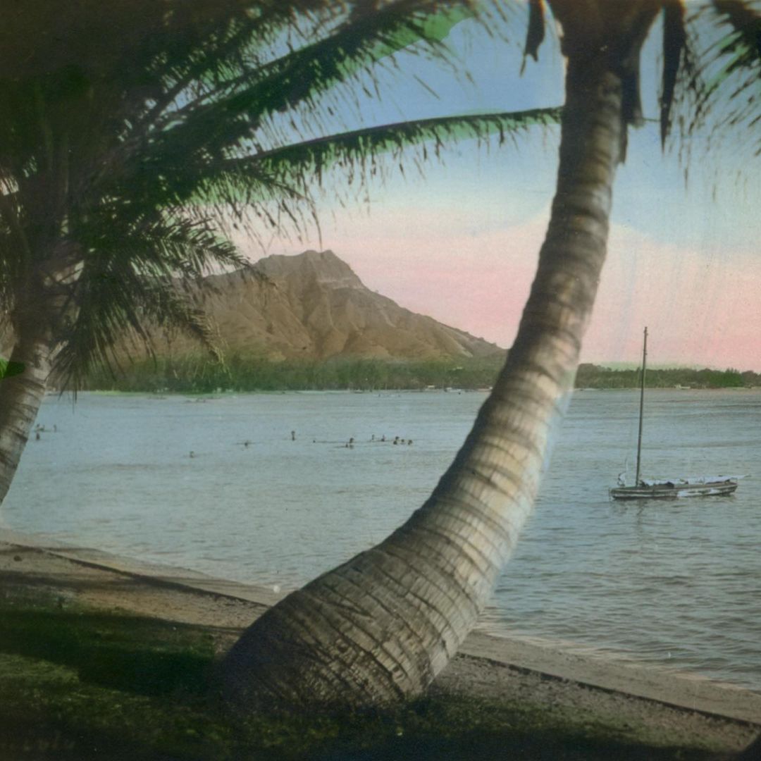 eggshawaii's tweet photo. Historical photos from hosting famous Hollywood icons to rebuilding the hotel, scroll through to see Halekulani over the decades.

Hawaii, what's your #HalekulaniMoment? Tag 📸  @HalekulaniHotel 🤙    #imuahawaii https://t.co/KDjwggX7Vh