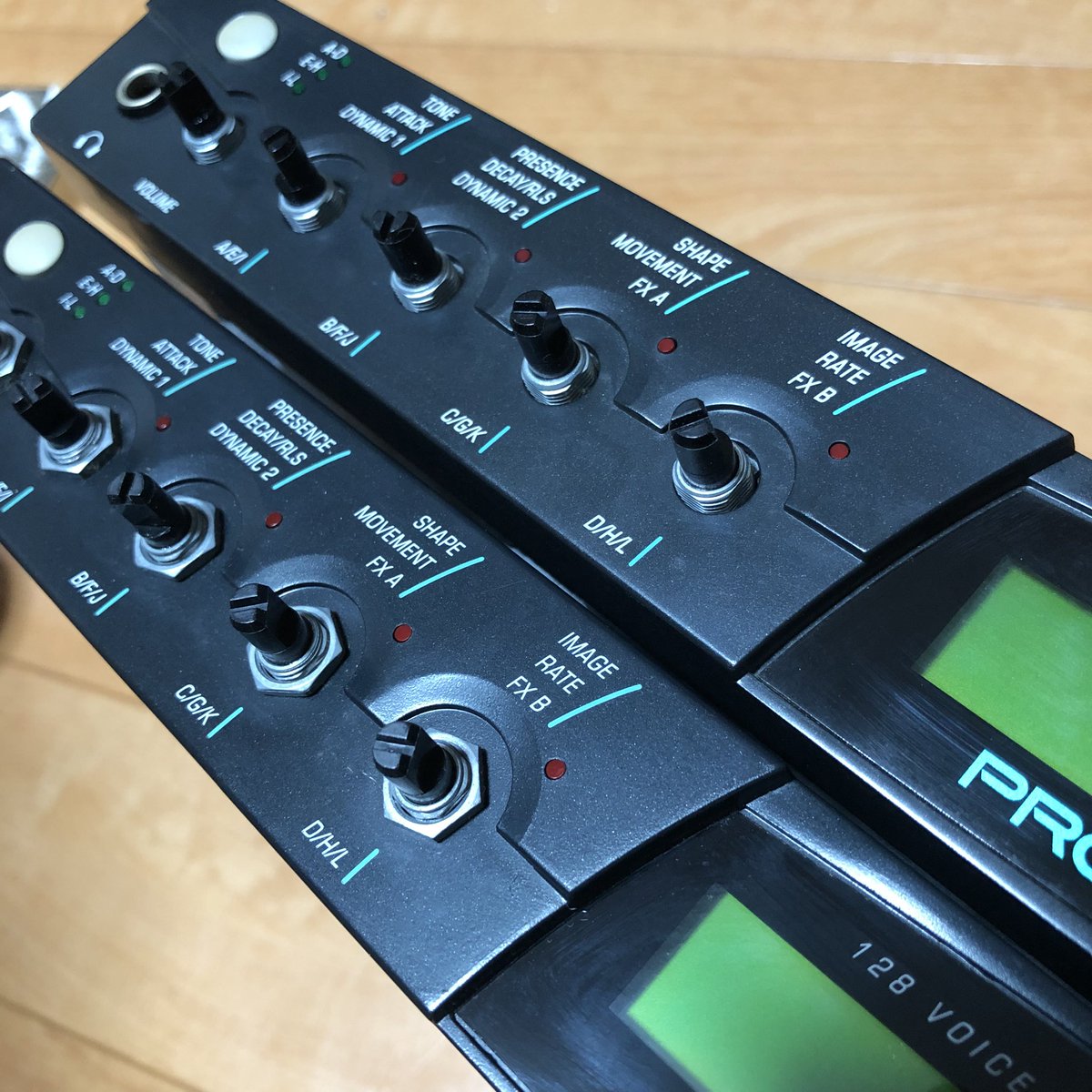 shangdcrew's tweet photo. 動くE-mu PROTEUS2000と動かないソレ😂
型番違うだけで、中身のいろんな部分や外見の作りも違ったりするんだなぁ…😅
これは多分僕には直せないゃ💦
#proteus2000 #終了のお知らせ https://t.co/TKbckYFWFO