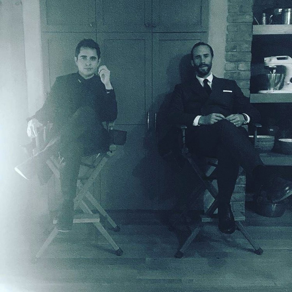 HandmaidsFan's tweet photo. Great behind the scenes pic @maxminghella #JosephFiennes 😊Pic/Hulu/ @HandmaidsOnHulu https://t.co/68c0okeU0n