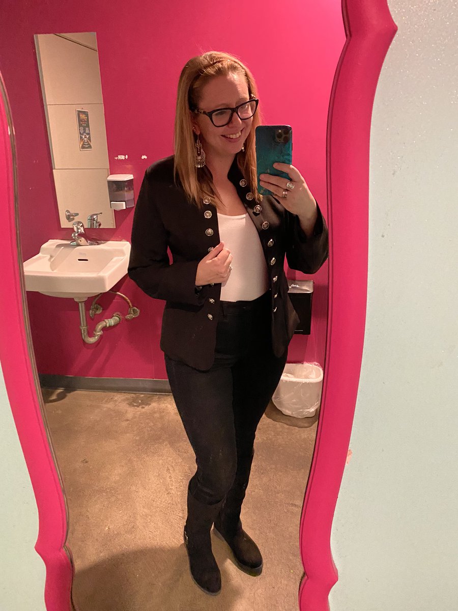 krissiegirl21's tweet photo. Pre birthday celebrations from last night. It’s the pink walls for me 😂 #almost35 https://t.co/HhgLBMNUgp