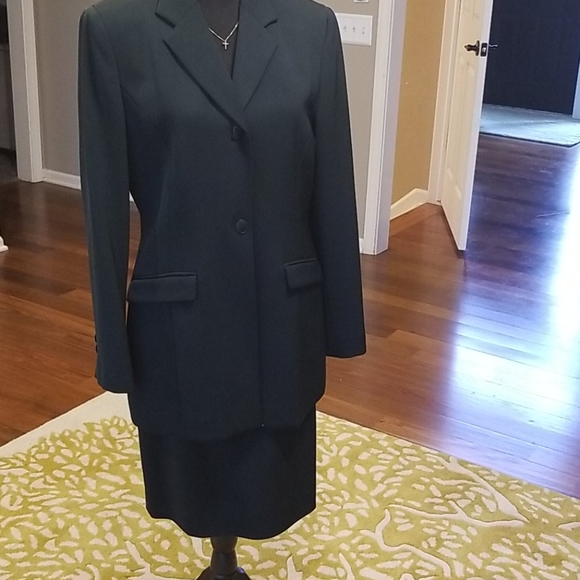 Samugirls's tweet photo. So good I had to share! Check out all the items I'm loving on @Poshmarkapp #poshmark #fashion #style #shopmycloset #framedenim #lesuit #jonesnewyork: https://t.co/jKqCBrLp8b https://t.co/n0alVgWWto