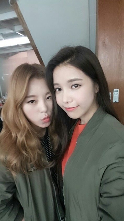 solarhourly's tweet photo. #SolarOnThisDay
♡ 151109 – fancafe update
#SOLAR #솔라 #MAMAMOO #마마무 https://t.co/FeWOoXgAsW