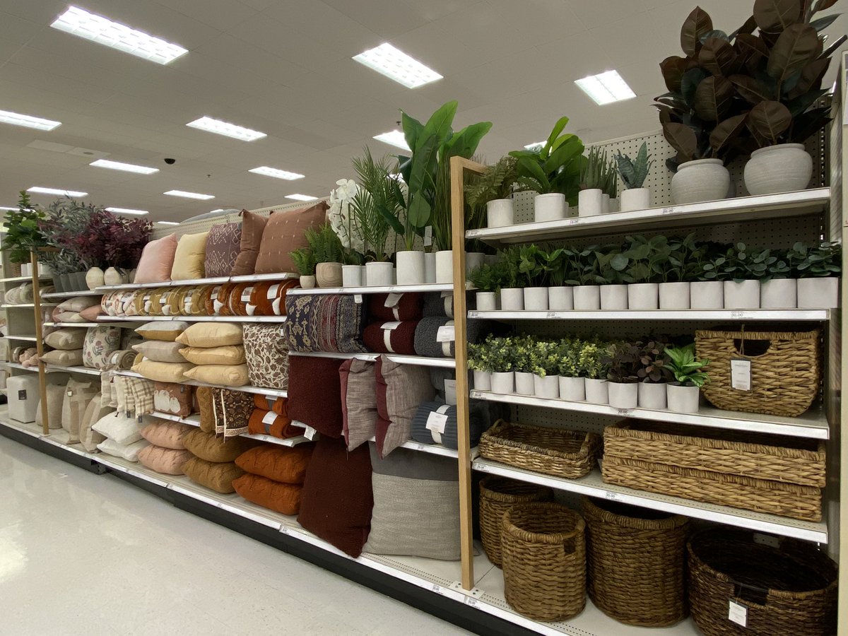 ElyssaSue's tweet photo. Home Flat update before the weekend. πβοΈ Thanks @GraceAtTarget and @camryn532 for your help!! #targetvm #t1317 @settoselltarget @garmtgt @cinlafountain @aleahmarie19 https://t.co/oh1JfAqf4g