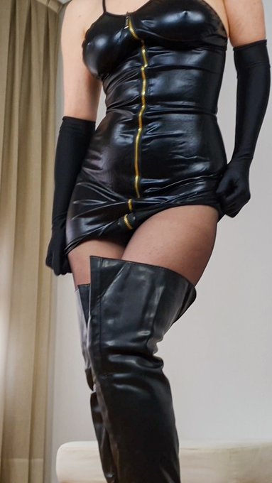 Some captures from my weekly video available at https://t.co/hYGMm0H4M8  #onlyfans #Boots #Milf #maturemodels<a href="/tag/legs"class="tags"><span>#legs</span></a><a href="/tag/boots"class="tags"><span>#boots</span></a><a href="/tag/milf"class="tags"><span>#milf</span></a><a href="/tag/maturemodels"class="tags"><span>#maturemodels</span></a><a href="/tag/pantyhoselovers"class="tags"><span>#pantyhoselovers</span></a>