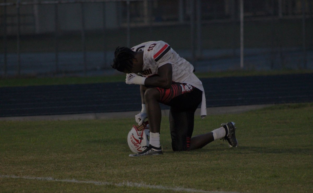 decaphobia's tweet photo. 2020-2021 Blessed Junior regular season highlights! 6’3 210 4 ★ Linebacker! #GoTigers #LongLiveRock #LongLiveShell 
Playoffs here we come! Like and retweet! 
https://t.co/kKiNUWww46 https://t.co/v3ycBzNCHU