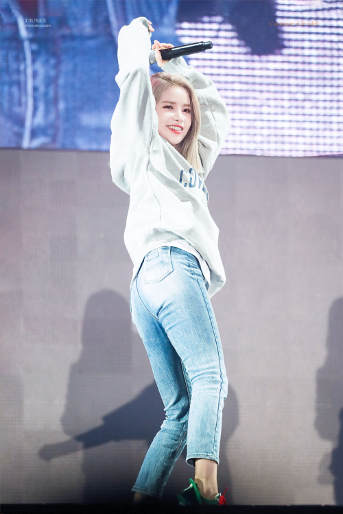 solarhourly's tweet photo. #SolarOnThisDay
♡ 191109 – IU 'LOVE, POEM' 2019 concert tour
#SOLAR #솔라 #MAMAMOO #마마무 https://t.co/pWb3EcjmiB
