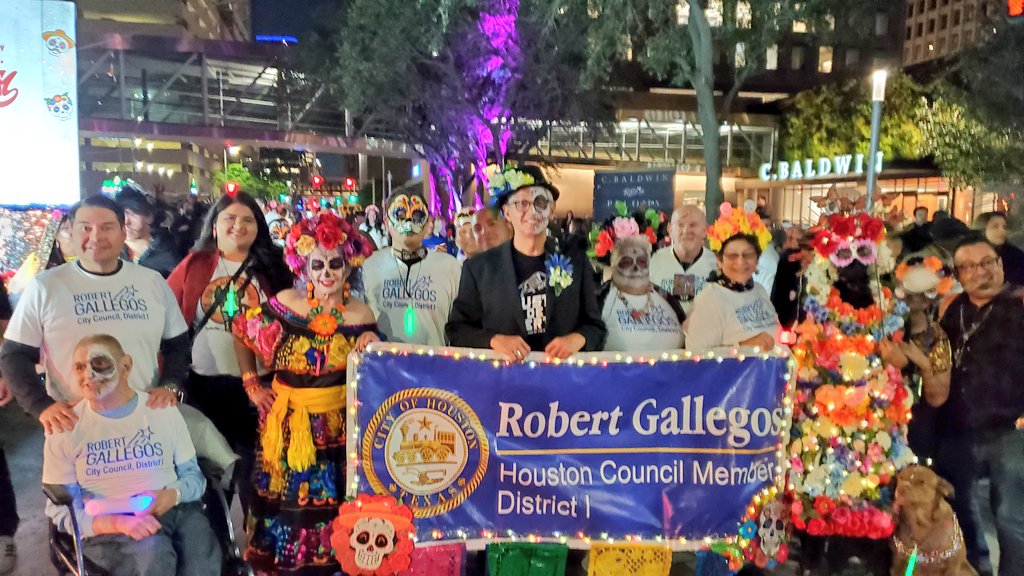 RobertGallegos_'s tweet photo. Wow! What a tremendous showing for the first annual #Houston #DiaDeLosMuertos parade! So moved by how many Houstonians came out to celebrate their loved ones and participate in this important tradition. Looking forward to next year! https://t.co/lh63iM5Lpr