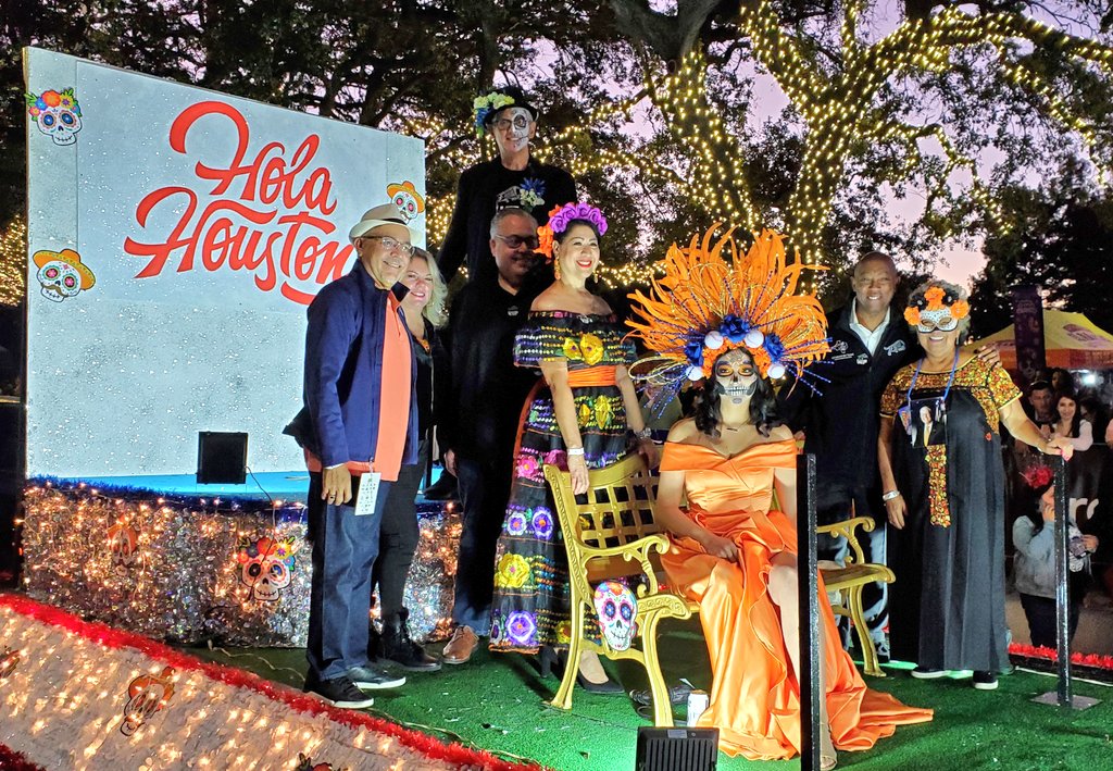 RobertGallegos_'s tweet photo. Wow! What a tremendous showing for the first annual #Houston #DiaDeLosMuertos parade! So moved by how many Houstonians came out to celebrate their loved ones and participate in this important tradition. Looking forward to next year! https://t.co/lh63iM5Lpr