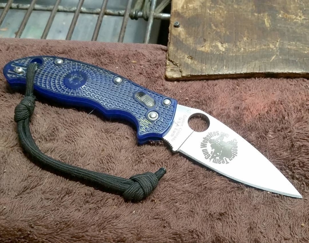 GunWebsites's tweet image. Spyderco Manix
Translucent Blue
Axis Lock

Custom laser job by @etchedordnance one year during the Tulsa Arms Show

They are comparing knives LIVE on the @gizzardgary Sunday AM show

#PocketKnife
#AxisLock

@GearWebsites
#GearWebsites instagr.am/p/CV-0wRdPlw2/