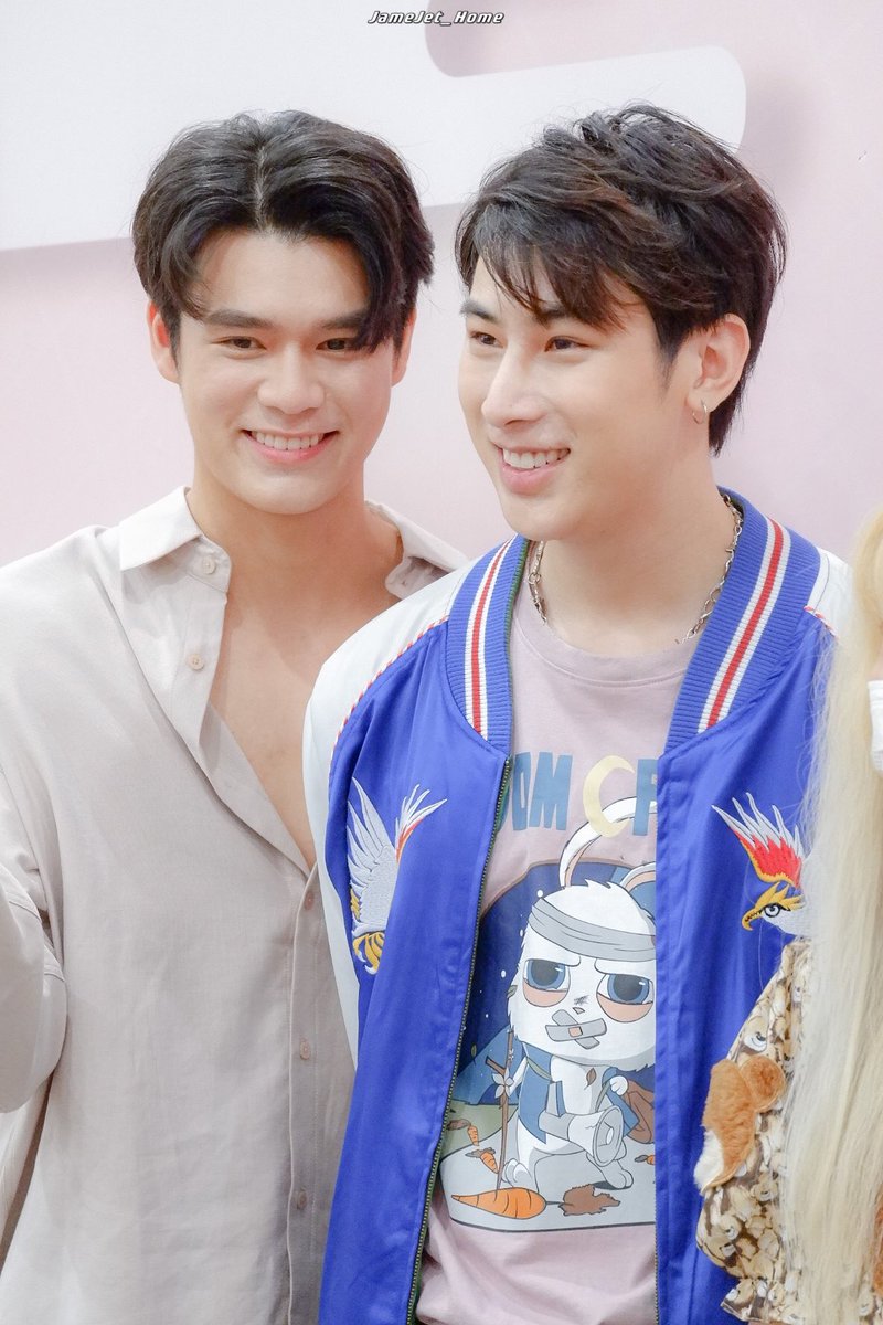JameJet_Home's tweet photo. แคปชั่นไม่ต้อง 
แค่มองกล้องแล้วยิ้ม😁😁

#เจ็ทแลค 
#Jamekasama 
#MyMateMatchxIdolExchange https://t.co/uCos5m5XF1