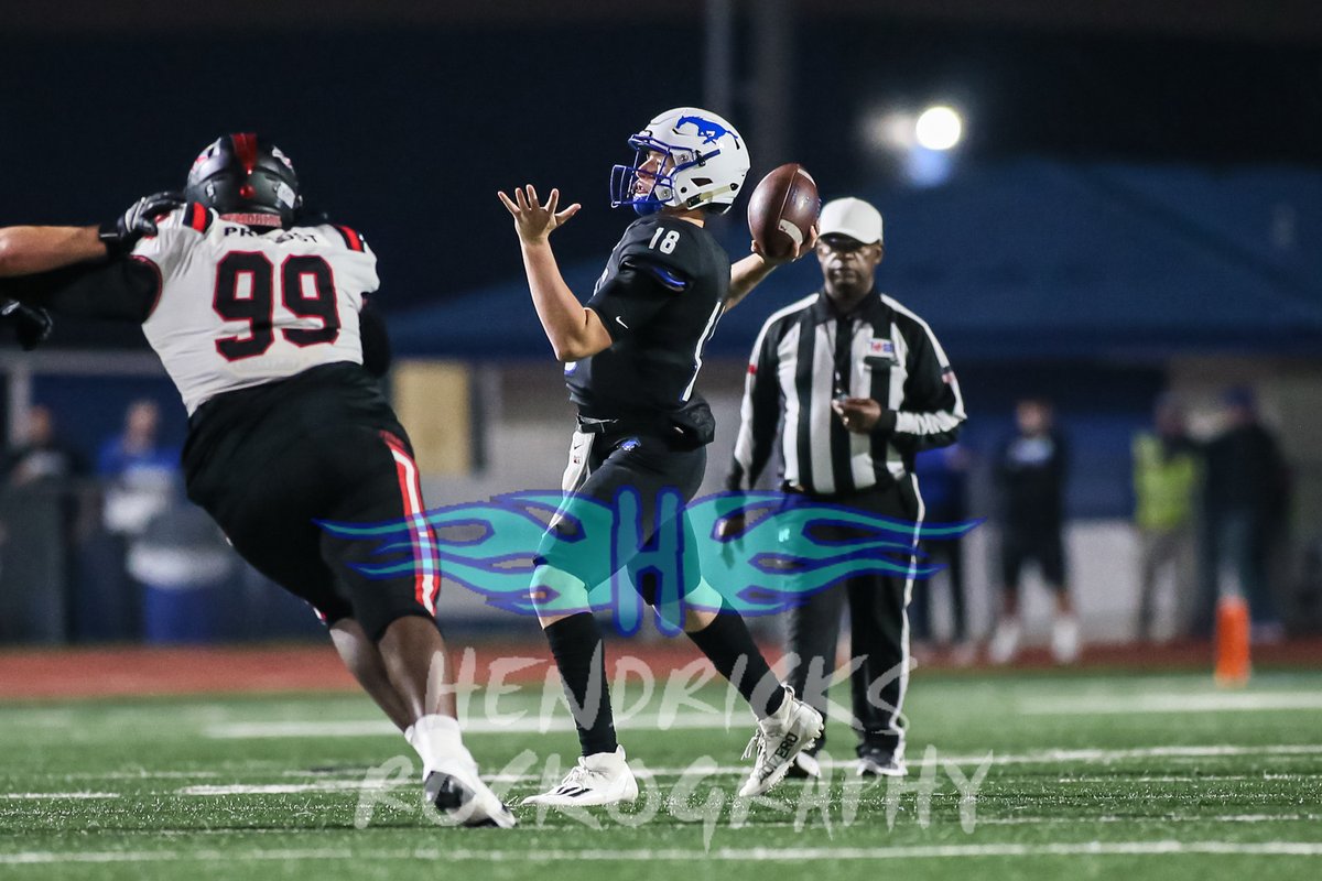 hendrockography's tweet photo. The @FwoodFootball vs @memorialtitans  pics are up!  

More here - https://t.co/h06DkPKLjc https://t.co/5HgYyI6eQI