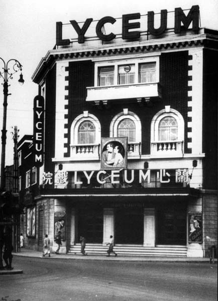 ChineseCurrents's tweet photo. Meanwhile, 500 or so miles away in Shanghai, the Lyceum theatre (later also a cinema) was hosting the Amateur Dramatic Club of Shanghai &amp; also a young 'Peggy' Hookham [Ref: Paul French @chinarhyming] - later known as Margot Fonteyne, the Royal Ballet's most celebrated ballerina. https://t.co/9Tv3h67fu6