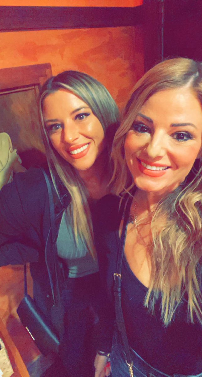 D_Brooke75's tweet photo. Love them!!!!❤️❤️ #sisters https://t.co/5VhnBGKc4o