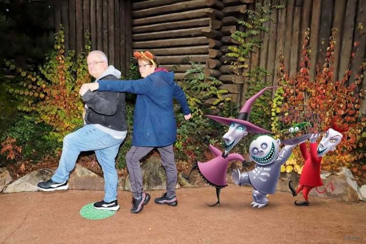 mark__bakker's tweet photo. #photopass is so much fun @DisneylandParis #lockstockandbarrel https://t.co/ThGAdJQUlo