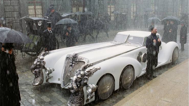 『リーグ・オブ・レジェンド／時空を超えた戦い』は次々と変わるバトルステージにバックボーンは明確に語られないが仕草で示す群像劇的な側面、スタイリッシュアクションに凝った美術デザインなど、明らかにテンポと密度が10年前じゃなくて「今」なんだよな。