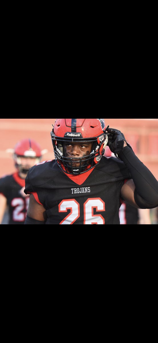 kgoodloe24's tweet photo. not the way i wanted to end my last high school football season but i wouldn’t wanna end it that way with anyone other than these boys! always gonna have love for them🖤💪🏾 #26out @Muscle_ShoalsFB https://t.co/GmAgBOZLwa