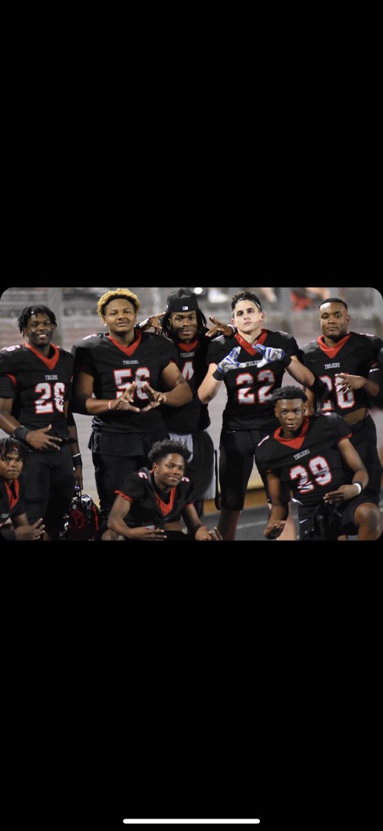 kgoodloe24's tweet photo. not the way i wanted to end my last high school football season but i wouldn’t wanna end it that way with anyone other than these boys! always gonna have love for them🖤💪🏾 #26out @Muscle_ShoalsFB https://t.co/GmAgBOZLwa