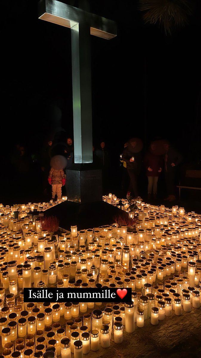 Erittäin kaunista Kuopion hautausmaalla, iskää ja mummia muistamassa, mielessä ootte❤️