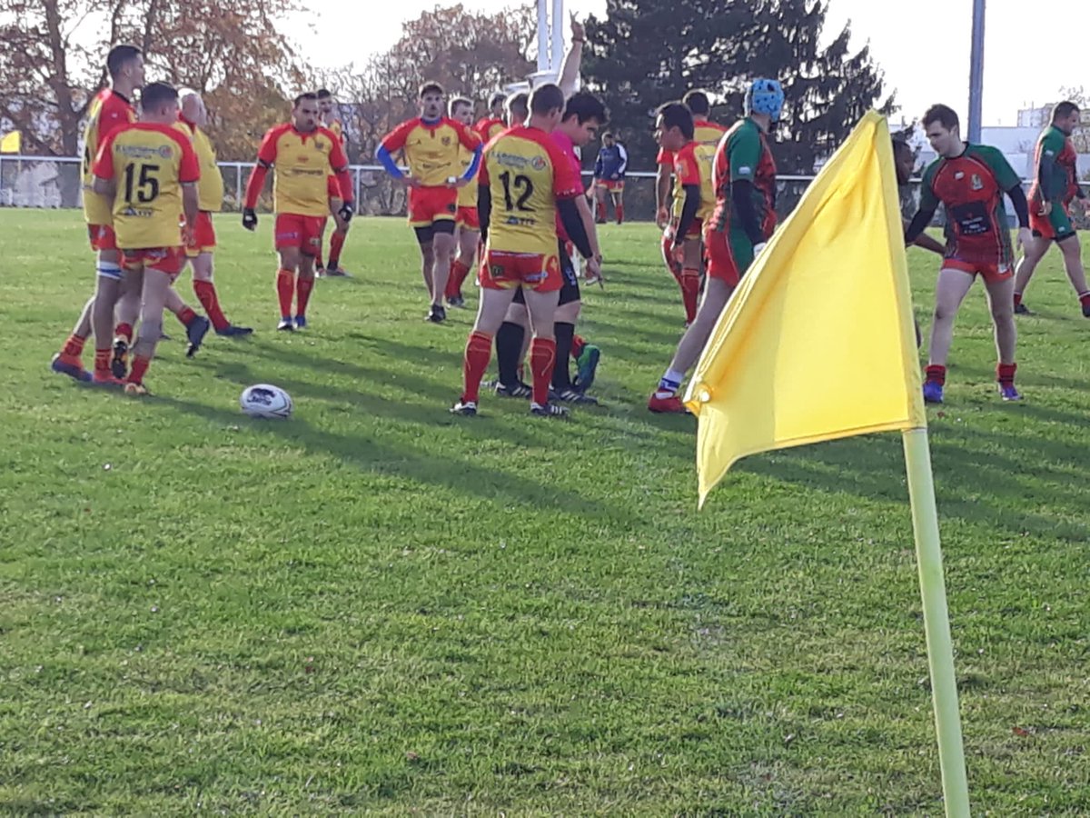 ESSRugby's tweet photo. Dimanche difficile pour nos séniors qui  s'inclinent 17-41 face à Etampes. L'équipe paye cher sa période de jeu à 13 contre 15 et ses actions non concrétisées. Il y a néanmoins eu quelques séquences collectives intéressantes qui méritent d'être étendues sur toute une rencontre. https://t.co/0jX5gfJKBS