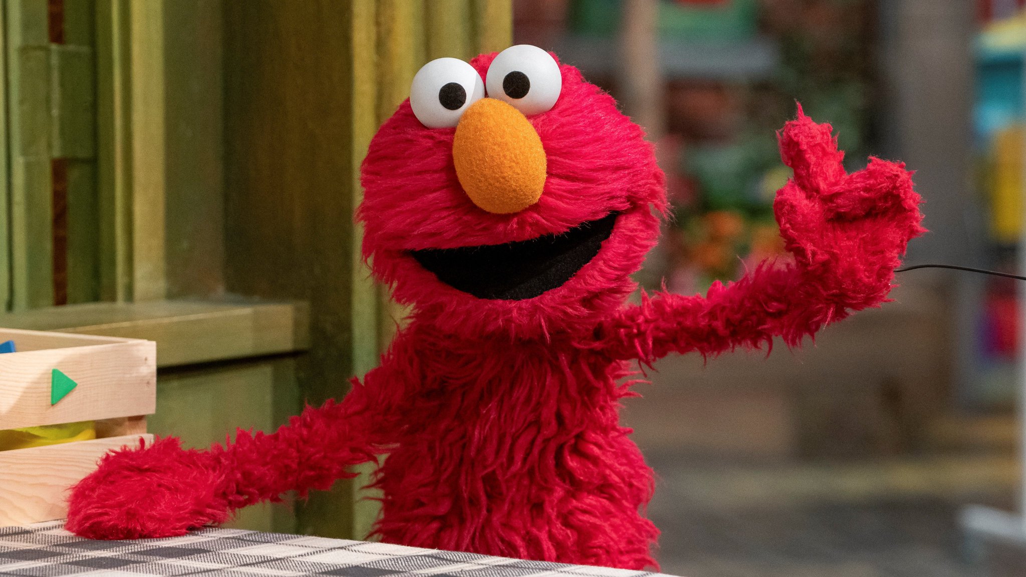 Amazon.com: Playskool Sesame Street Love2Learn Elmo : Toys