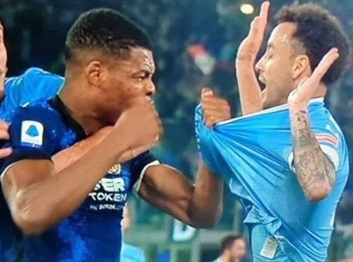 TGpant's tweet photo. @Alex_Cavasinni Espulso? Nooooo https://t.co/RMk9B50DnU