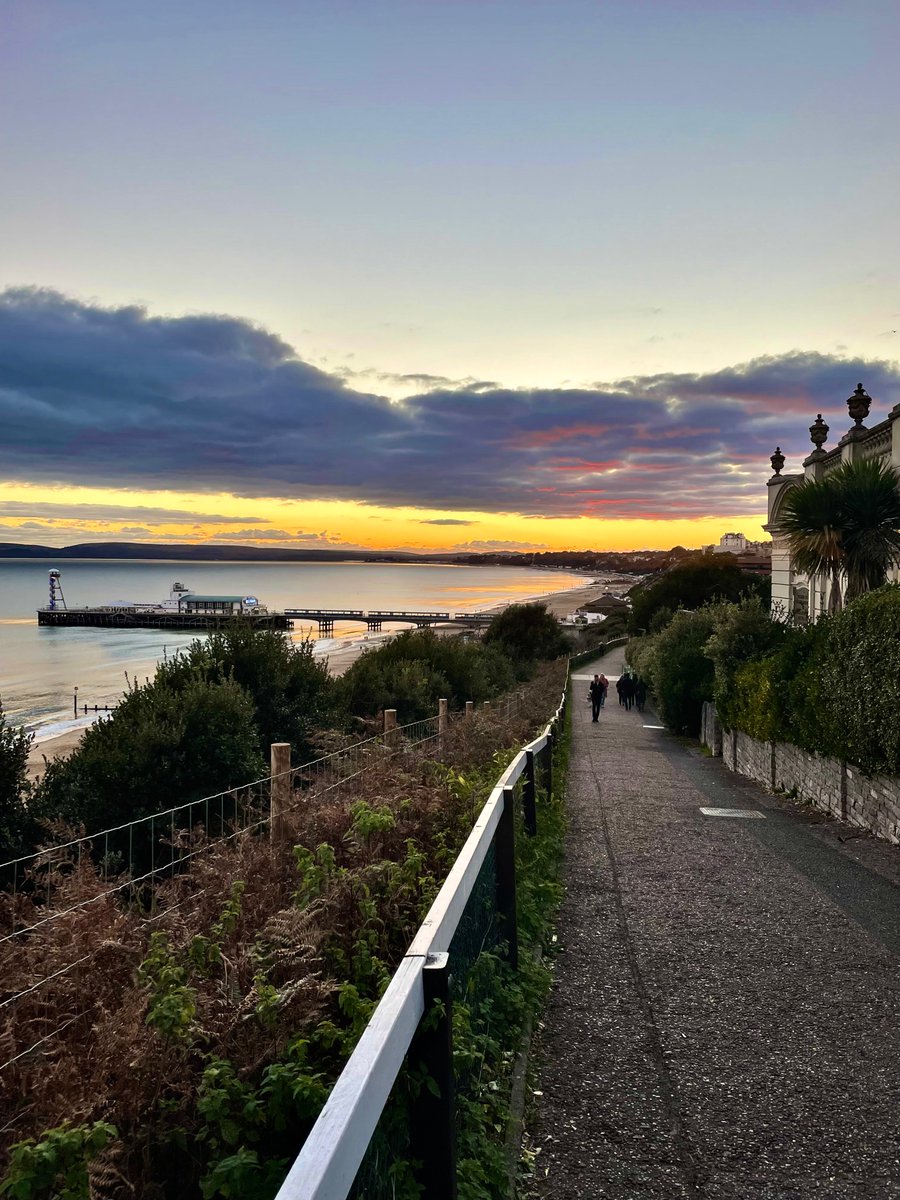 Sunset 🌅

#bournemouthpier #bournemouthbeach #bournemouth #dorset #dorsetcoast #russellcotes #sunset #sunsetphotography #sunsetgram #visitdorset  #landscape #englishcoast #englishlandscape #landscapephotography  #travelphotography #travel #travelling #nature #naturephotography