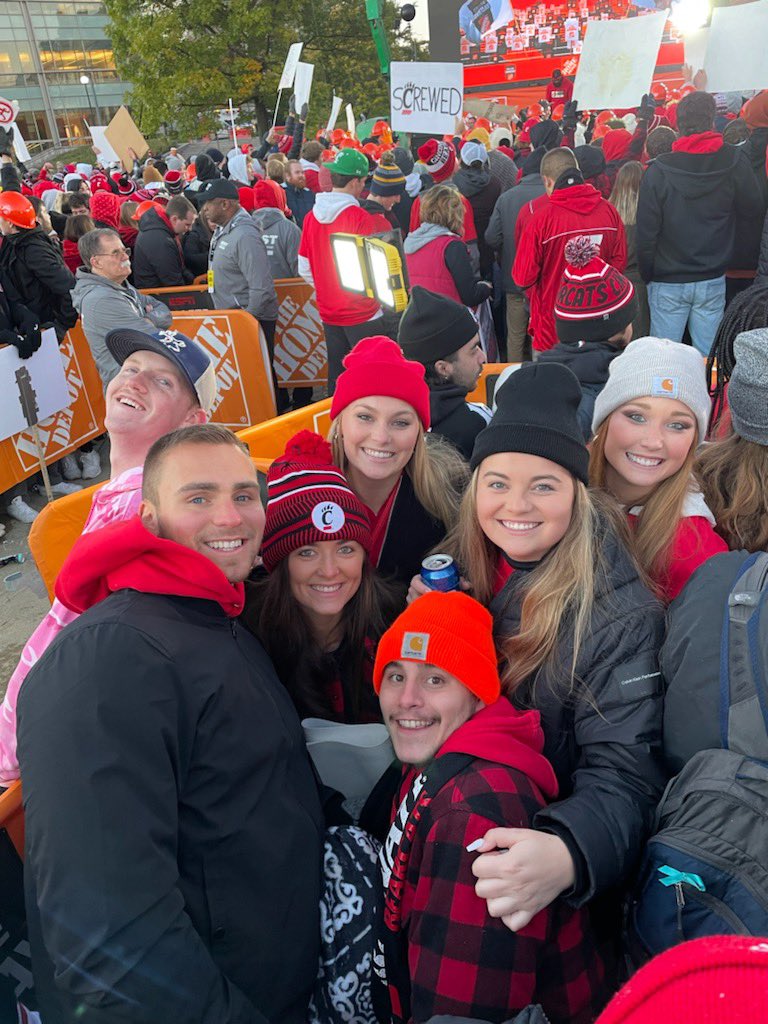 Kyle_Donoghue15's tweet photo. Twitter do your thing and help me find out who these people are! They welcomed me all day long at Gameday when I was all by myself! Great people! https://t.co/N0KrmB4rqj