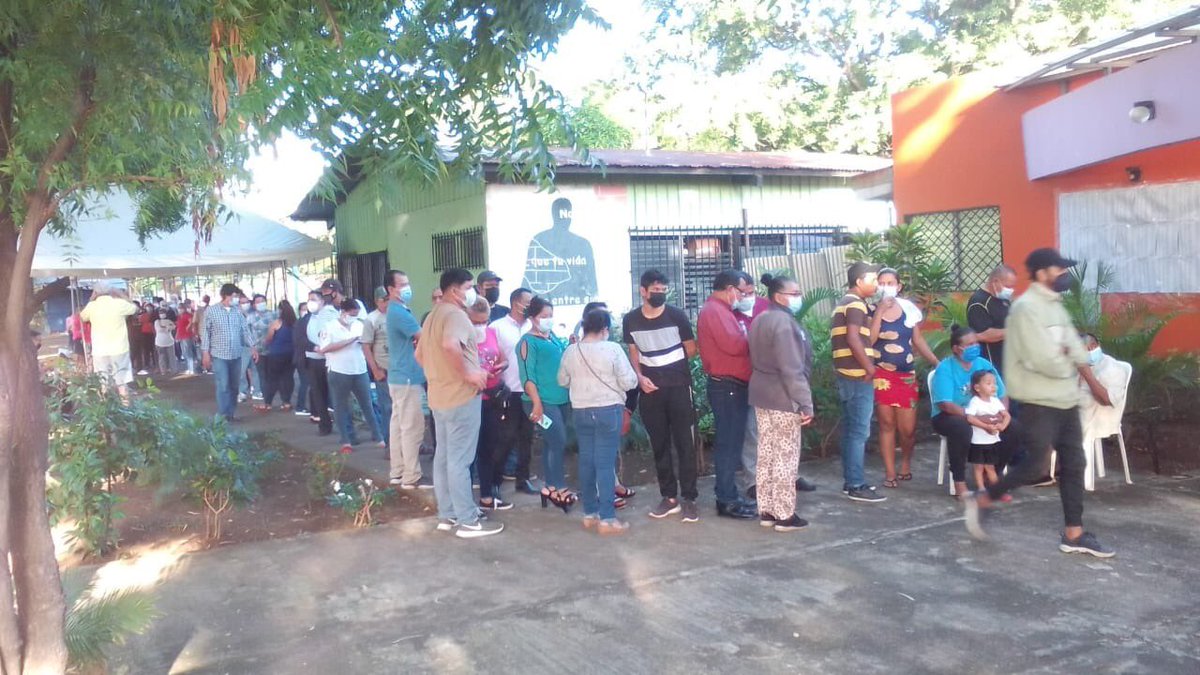 #EleccionesSoberanas2021
#UnidosEnVictorias
#JuntosDefendiendoLaPaz Familias del Reparto San Antonio, ejerciendo su derecho al Voto <a href="/Suyen28/">SMorales</a> <a href="/BarahonaAdelina/">Adelina Barahona</a> <a href="/ElenaMarVivas/">Elemar</a> <a href="/MarvinD22486355/">Marvin Diaz</a> @MarinaD_Guerra