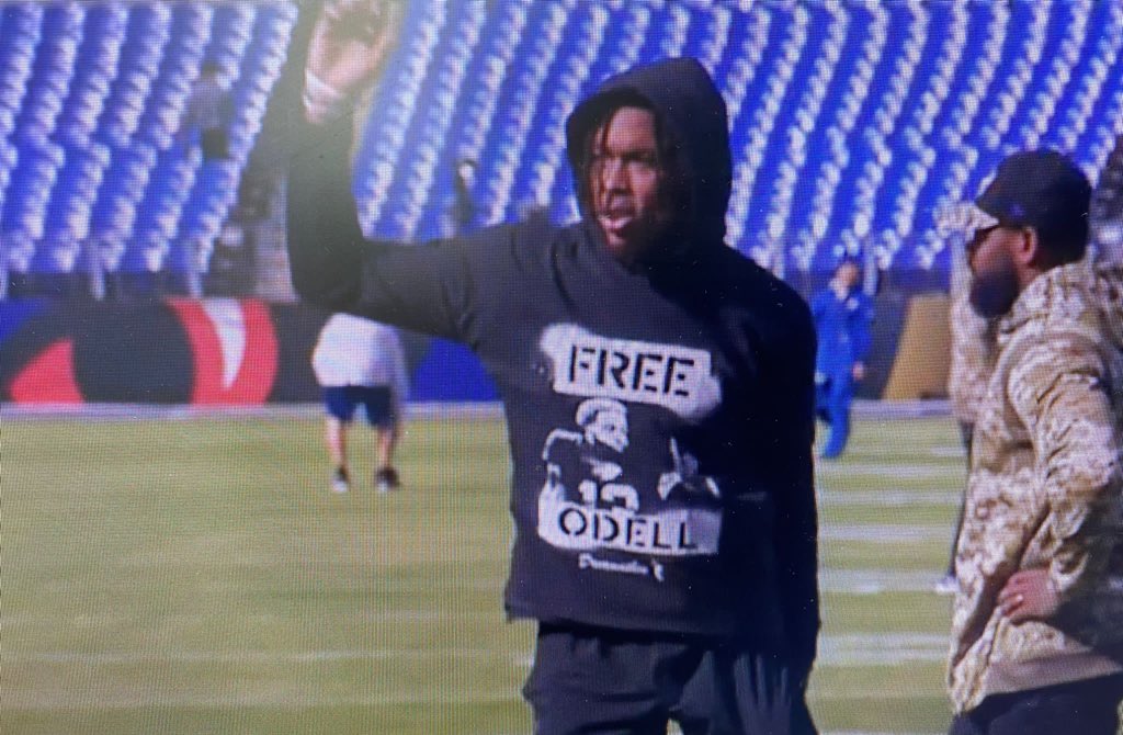 BleacherReport's tweet photo. Vikings players warmed up in โFree Odellโ shirts ๐ @brgridiron
(via @MikeGarafolo) https://t.co/cHkWJpykmM