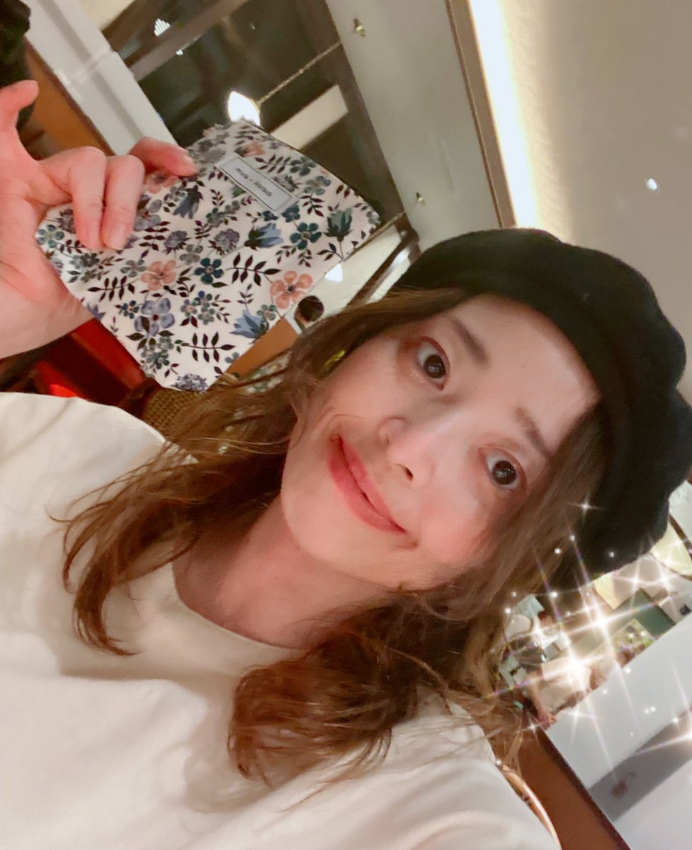 umeerin's tweet photo. 11/7 緑のお散歩帰りは近所のファミレスで晩ごはん🍕イベントで出店してた #MIUTA さんのハンドメイドのマスクポーチをゲットしたので早速
お薬入れの用途に活用!
こういうアイテム探してたので嬉しいな💓理想的な出逢いや物も求めている時に自然に巡り会えると運命感じる✨お腹も心も満たされた1日🥰 https://t.co/aaDIlzi1LC