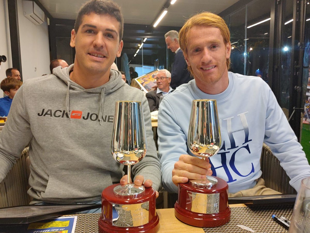 cadistasfinos's tweet photo. @JonGarrido000 y @AlexFdez8 ya forman parte del club de premiados por @cadistasfinos . Recibieron la noche del sábado en Jerez los premios en su edición XVI (JAG5) y edición XVII (AF8)

Compartimos para nuestros seguidores. 

Muchas Gracias a @Cadiz_CF por su apoyo. https://t.co/4NTtFW3Me0