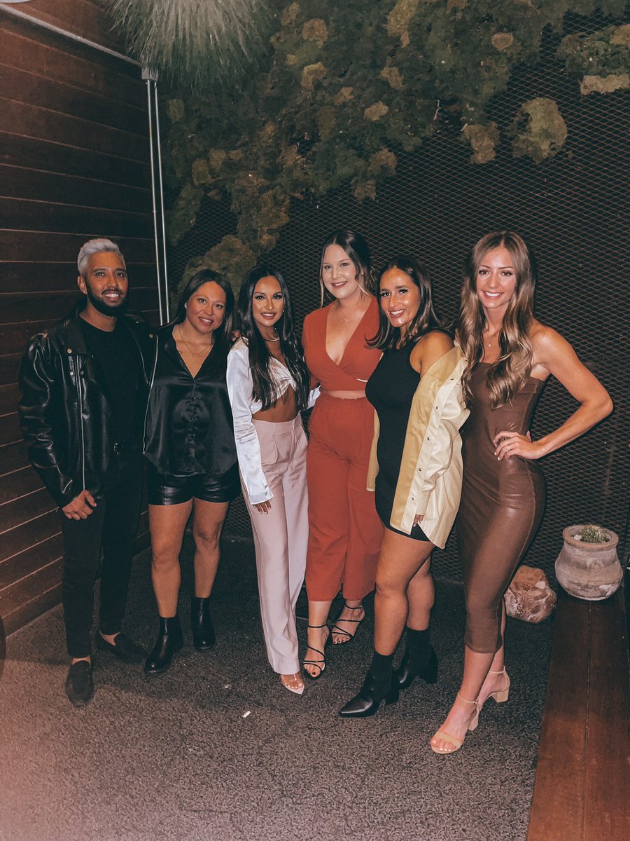 emiilyhatfield's tweet photo. What a weekend 💫⭐️✨⚡️☀️🔆💛🥂 https://t.co/UgKUZv4ryY