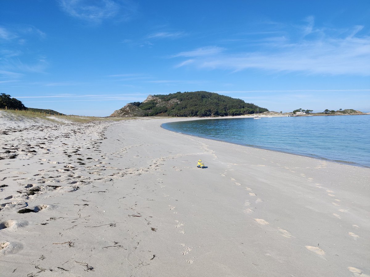 MiniOnTourES's tweet image. Tener la playa de Rodas para ti solo es algo único 🔝. Y la hemos tenido en noviembre y con casi 20 grados 🌞. ¡Cómo molan las #RíasBaixas! 😍 #MomentosRíasBaixas #PontevedraProvincia @turisriasbaixas @Turgalicia @MardeOns @OTempoTVG