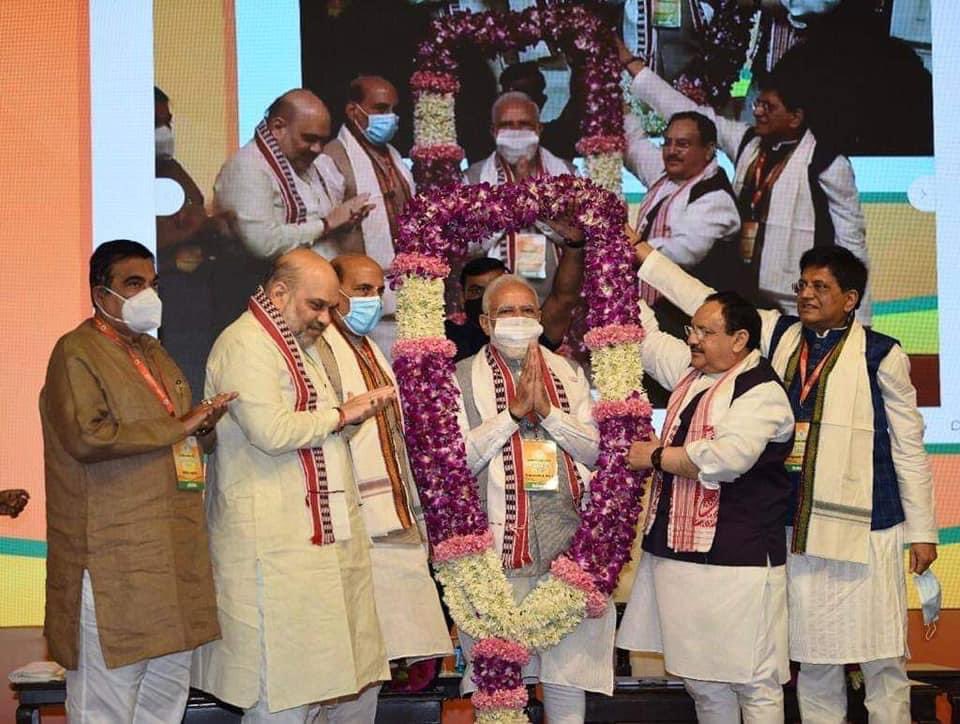 DrSatishPoonia's tweet photo. भाजपा राष्ट्रीय कार्यकारिणी बैठक में आज आदरणीय प्रधानमंत्री श्री @narendramodi जी का संगठन हित के साथ जनसेवा करने की नव प्रेरणा देने वाला एवं हमारे राष्ट्रीय अध्यक्ष श्री @JPNadda जी का संगठन कार्यों को सकारात्मक ऊर्जा से नई गति प्रदान करने का आत्मीय मार्गदर्शन प्राप्त हुआ। https://t.co/uyZqfOP4hd