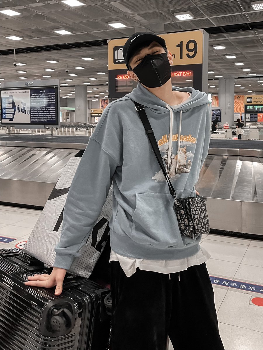 4NOLOGUE's tweet photo. Hello thailand 😊

#TRINITY_TNT
#TRINITYStory
#4NOLOGUE https://t.co/qDHTgLnZSZ