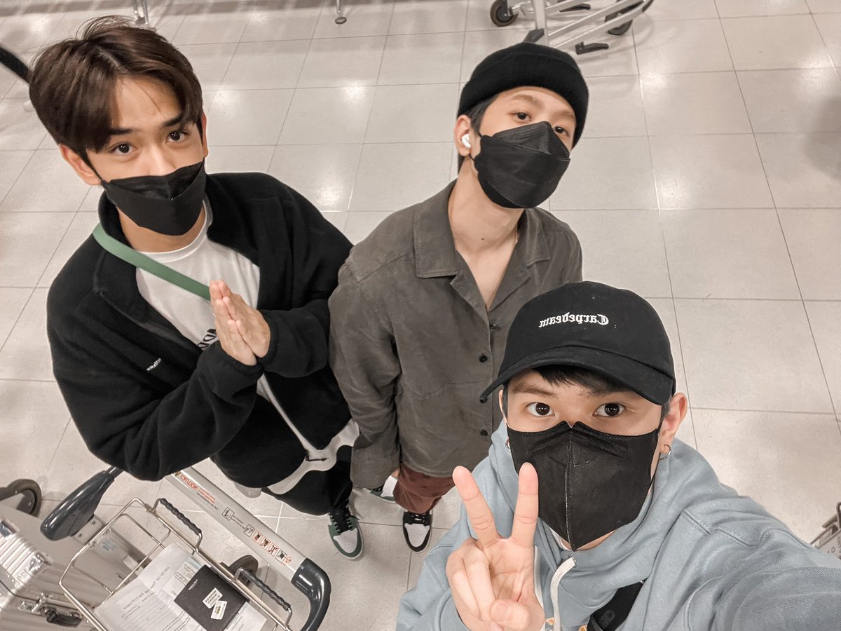 4NOLOGUE's tweet photo. Hello thailand 😊

#TRINITY_TNT
#TRINITYStory
#4NOLOGUE https://t.co/qDHTgLnZSZ
