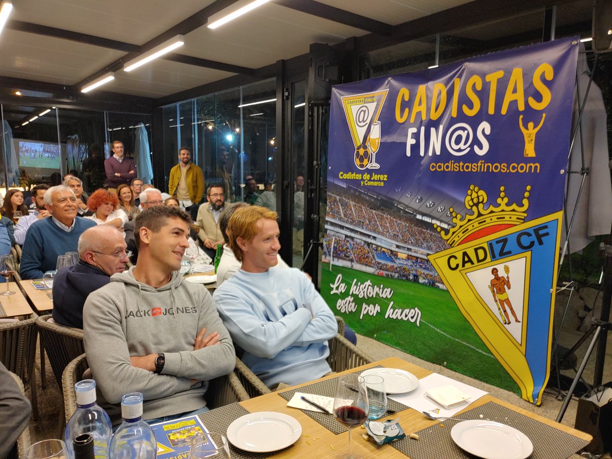 cadistasfinos's tweet photo. @JonGarrido000 y @AlexFdez8 ya forman parte del club de premiados por @cadistasfinos . Recibieron la noche del sábado en Jerez los premios en su edición XVI (JAG5) y edición XVII (AF8)

Compartimos para nuestros seguidores. 

Muchas Gracias a @Cadiz_CF por su apoyo. https://t.co/4NTtFW3Me0